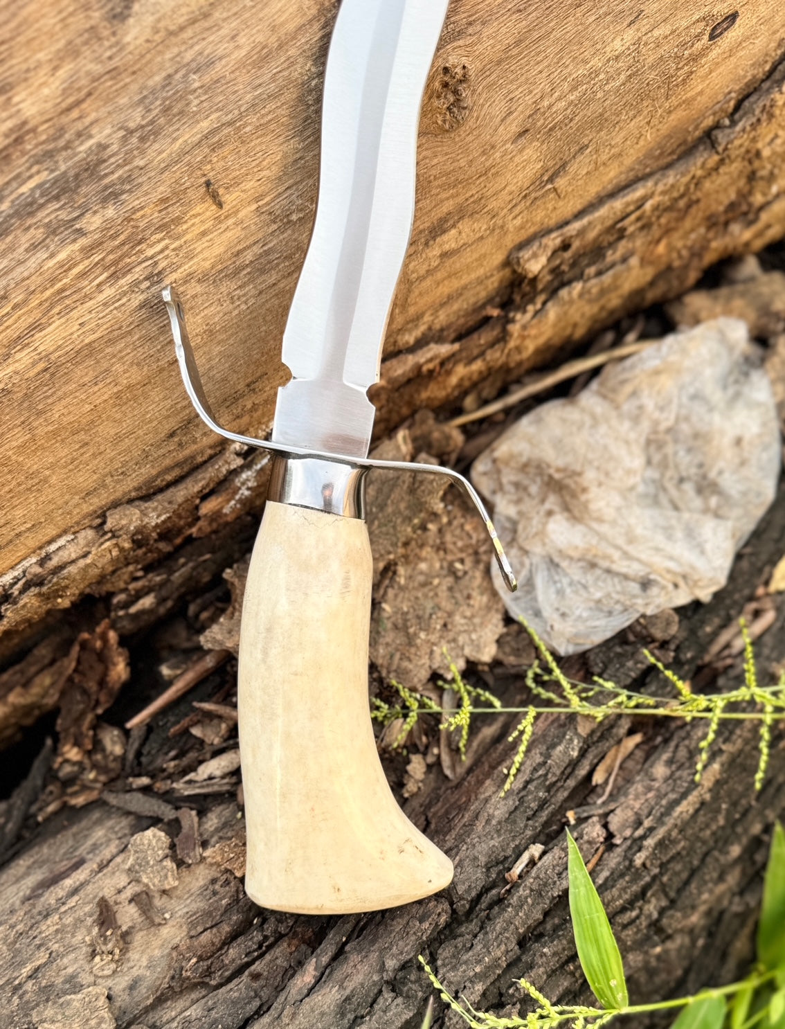 Custom Handmade Kris Dagger Knife – Wavy High Carbon Steel Blade with Antler Handle Unique Blades Runner