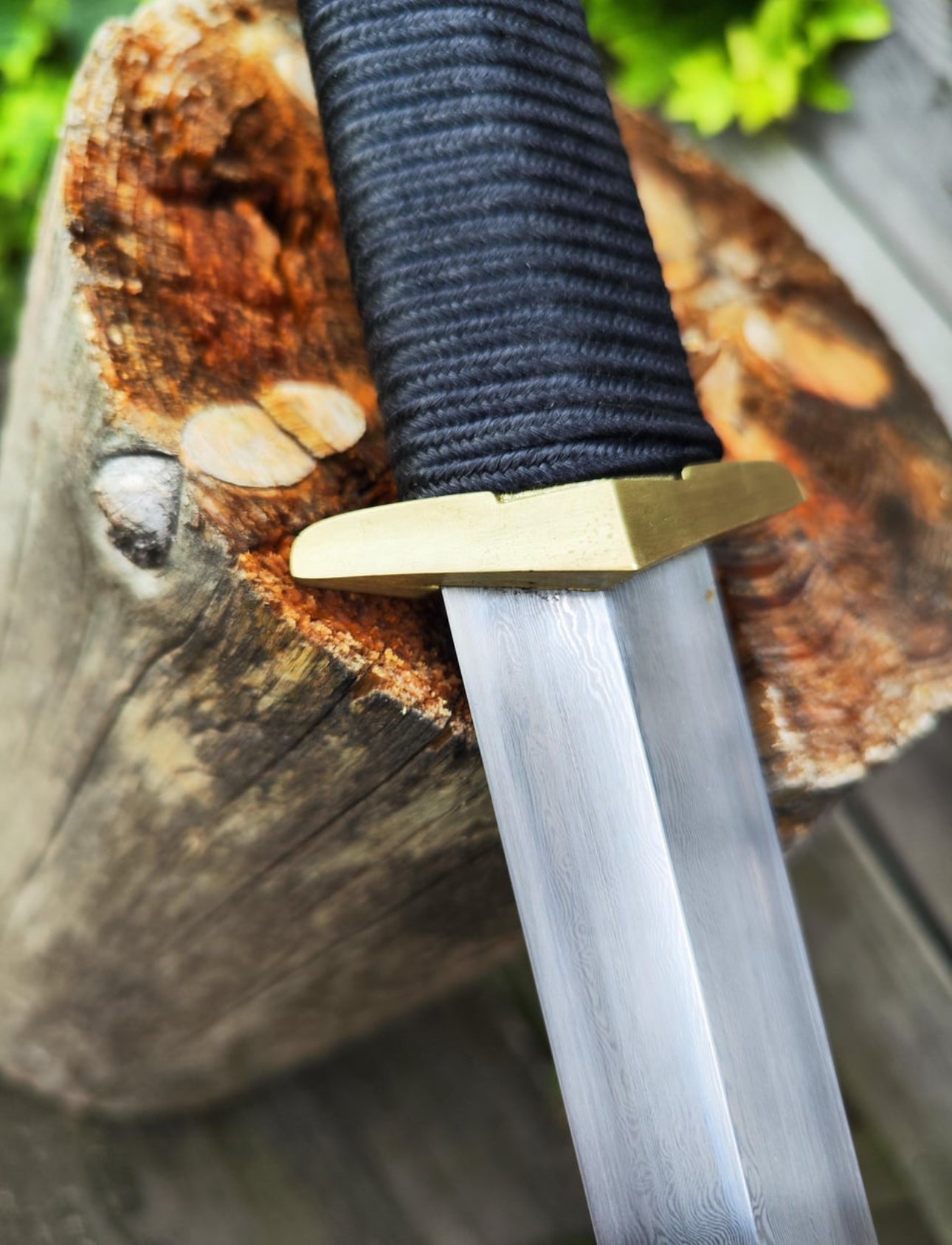 Tsuka Sword – High Carbon Steel Full Tang Blade with Black Wrapped Handle Unique Blades Runner