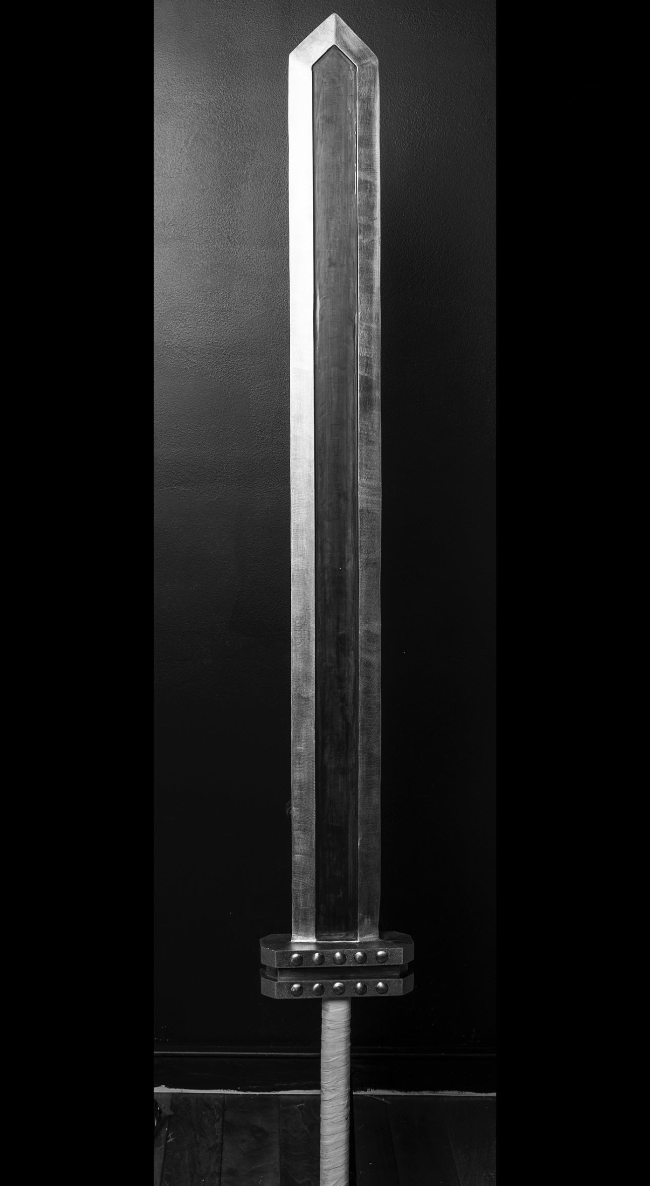 Guts Raider Sword - Handmade With Carbon Steel Blade - Collectible Sword Unique Blades Runner