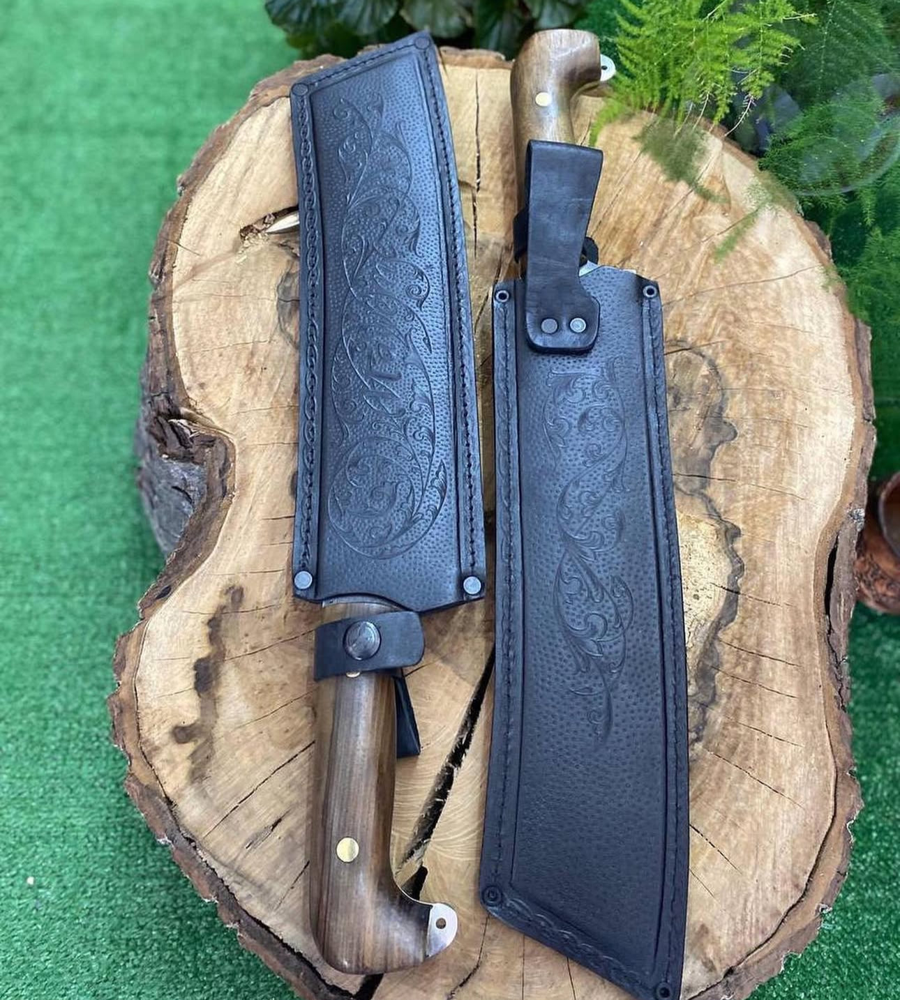 Handmade High Carbon Steel Chopper Machete Set with Wood Handle & Sheath Unique Blades Runner