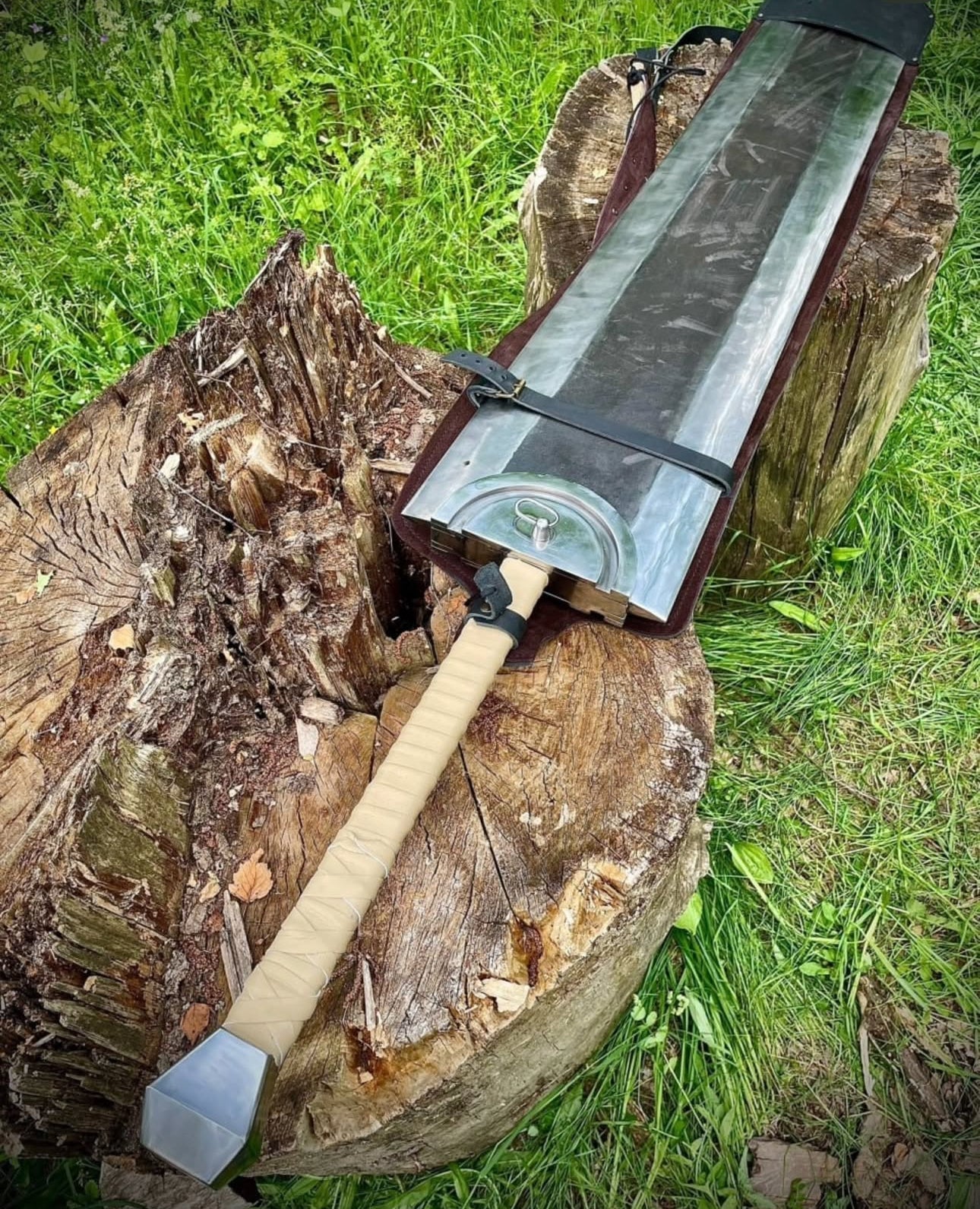 Berserk Dragon Slayer Sword – Handmade Carbon Steel Collectible Blade Unique Blades Runner