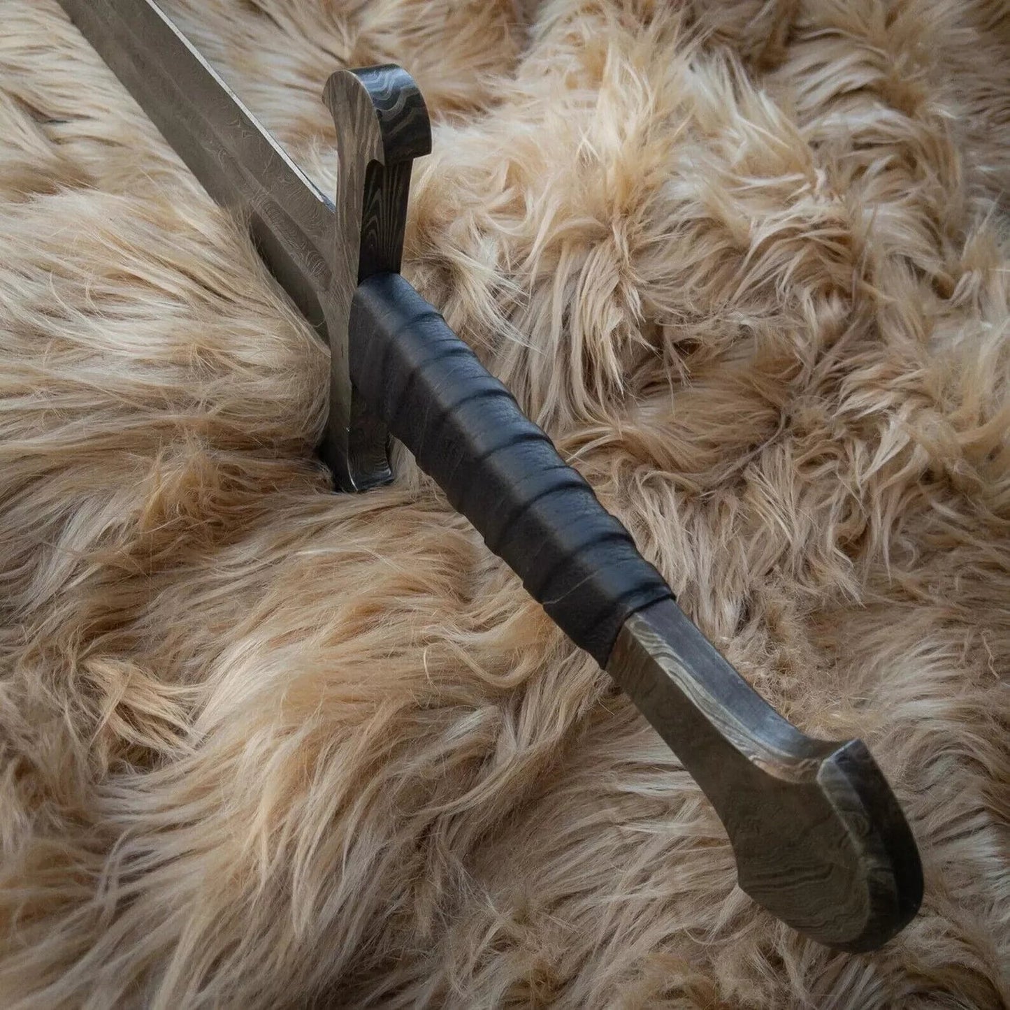 Roman Gladius Sword – Handmade Damascus Steel Blade, Collectible with Sheath Unique Blades Runner