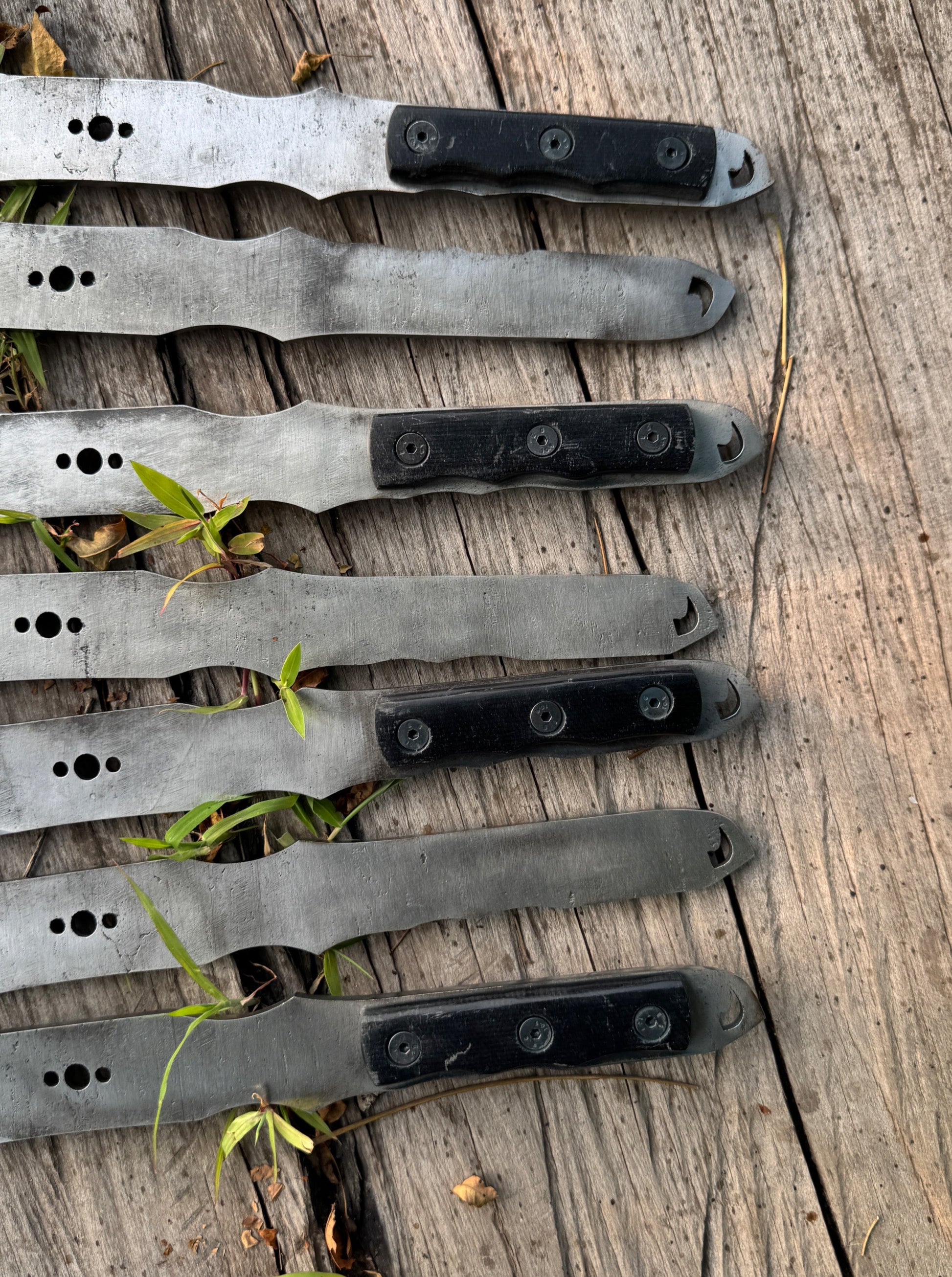 Set of 6 Handmade Throwing Knives – Full Tang High Carbon Steel with Leather Sheaths Unique Blades Runner