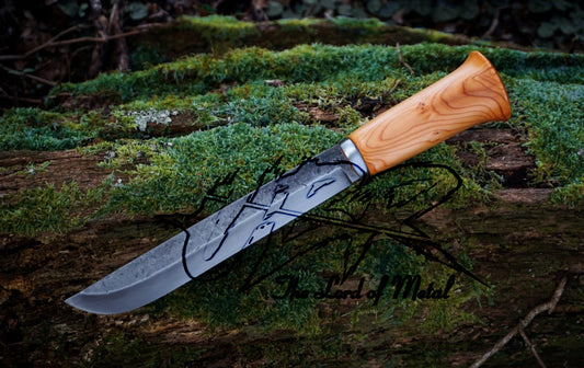 Leuku Knife – High Carbon Steel Blade with Curly Birch Wood Handle Unique Blades Runner