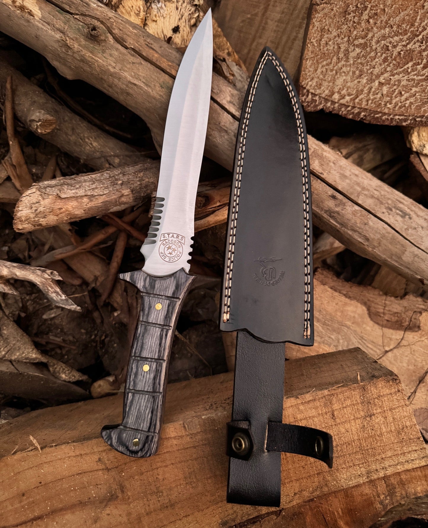 Resident Evil 4 Knife For Sale | Handmade Bowie Blade with Leather Sheath Unique Blades Runner