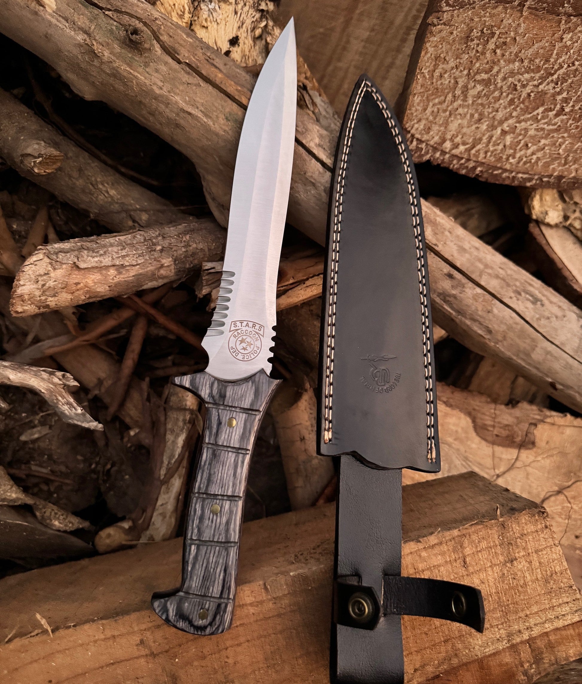 Resident Evil 4 Knife For Sale | Handmade Bowie Blade with Leather Sheath Unique Blades Runner