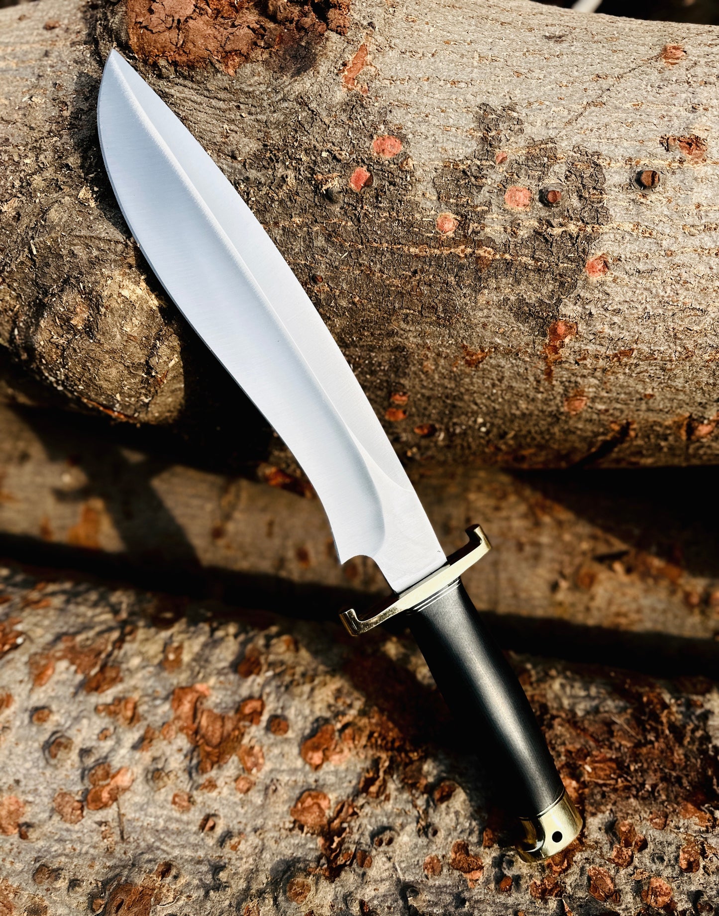 Sasquatch bowie Knife - D2 Tool Steel Hunting Bowie Knife with Leather Sheath Unique Blades Runner