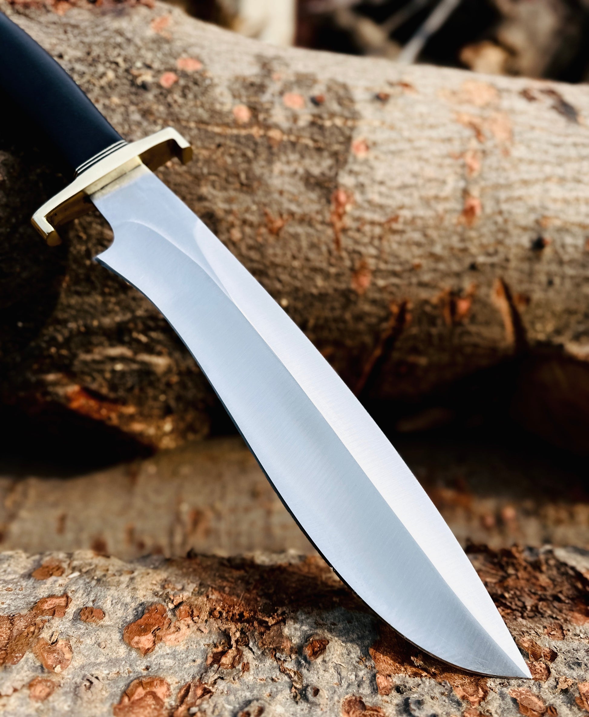 Sasquatch bowie Knife - D2 Tool Steel Hunting Bowie Knife with Leather Sheath Unique Blades Runner