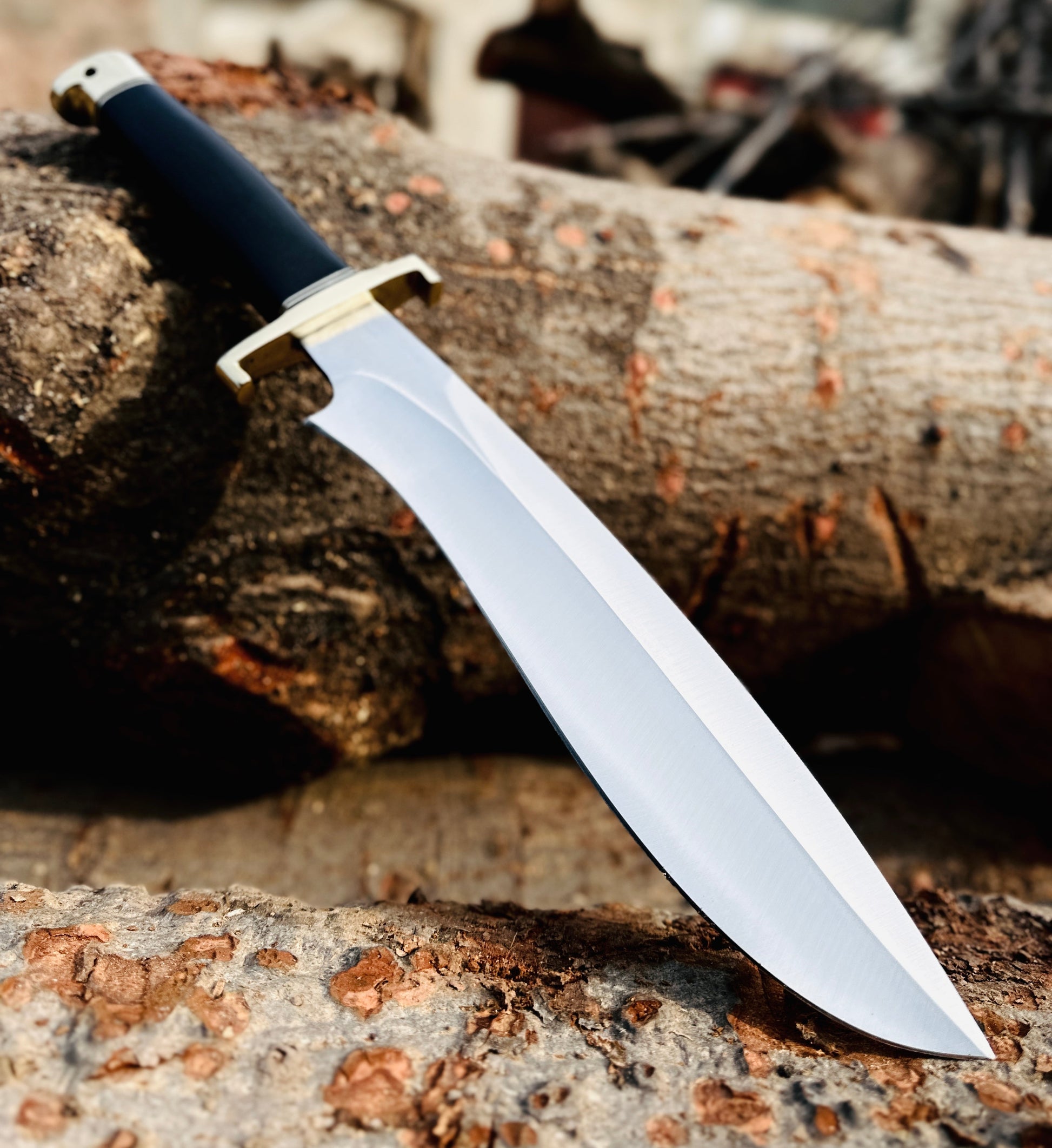 Sasquatch bowie Knife - D2 Tool Steel Hunting Bowie Knife with Leather Sheath Unique Blades Runner