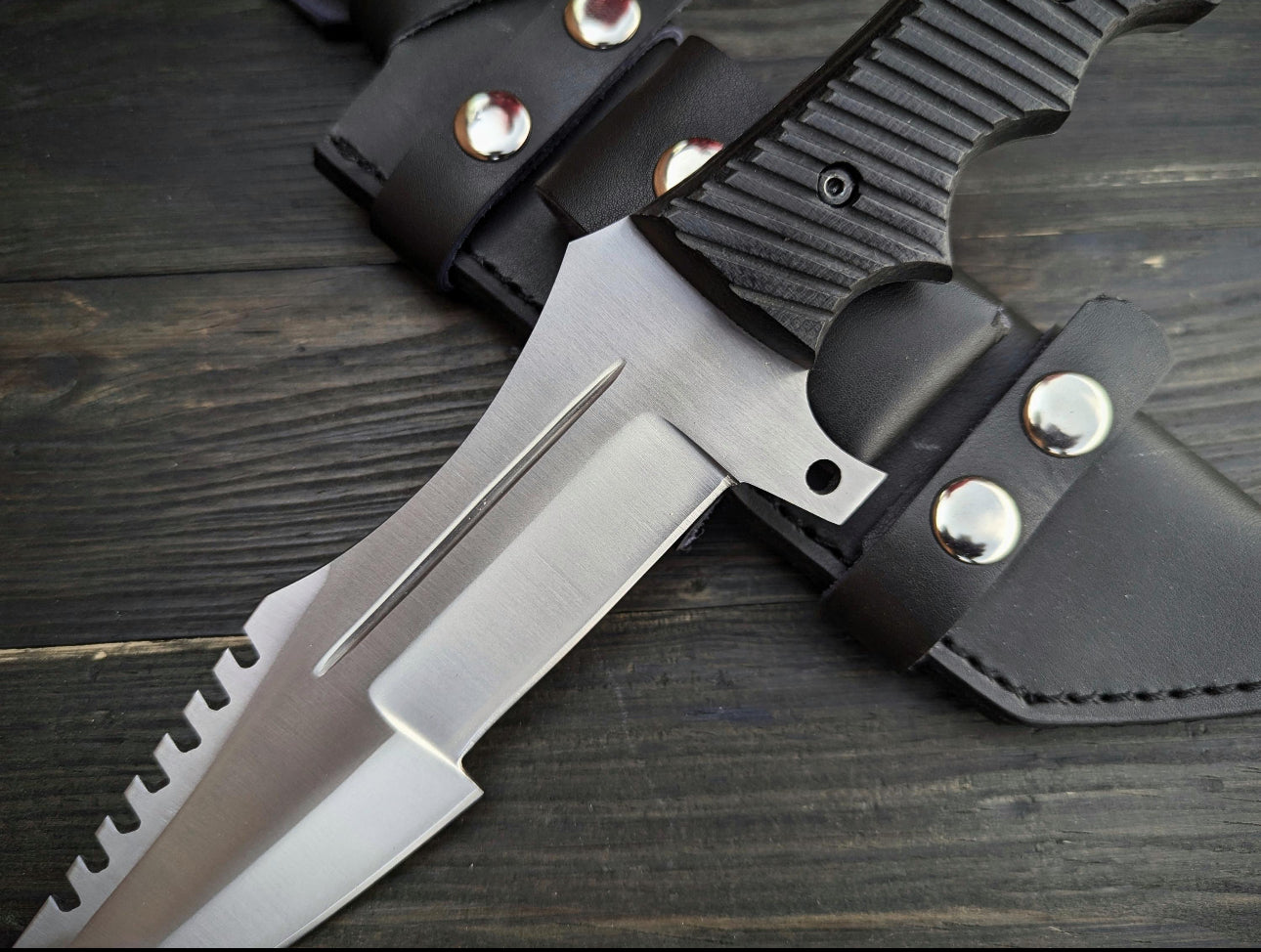 Huntsman Knife - Game Knife Replica With Leather Sheath Unique Blades Runner