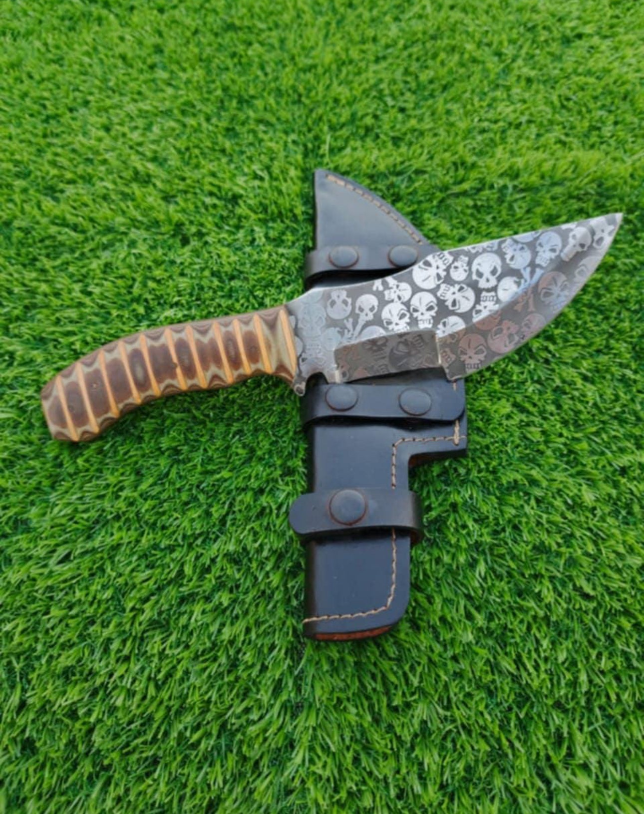 Custom Skull-Etched Tracker Knife with Textured Handle & Leather Sheath Unique Blades Runner