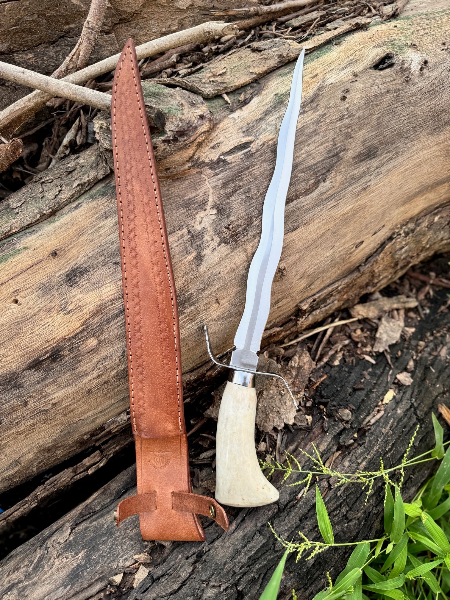 Flamberge Knife With Wavy Blade & Stag Horn Handle Unique Blades Runner
