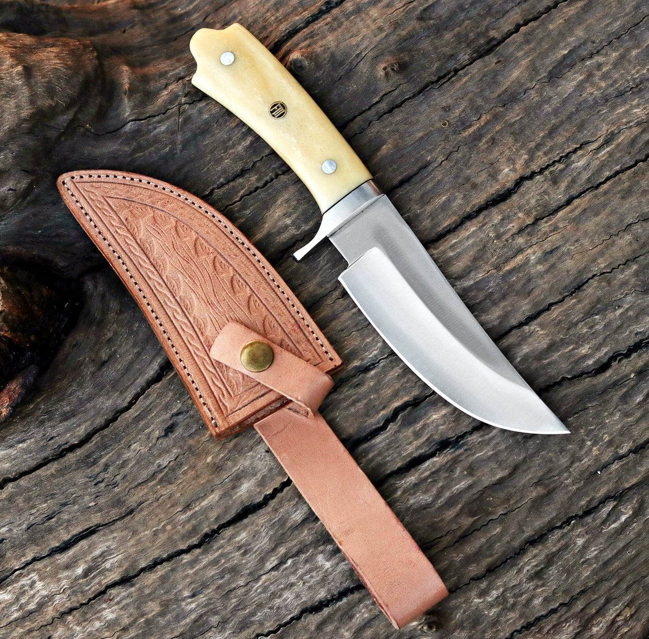 Deer Skinner Knife - D2 Tool Steel Blade With Camel Bone Handle Unique Blades Runner