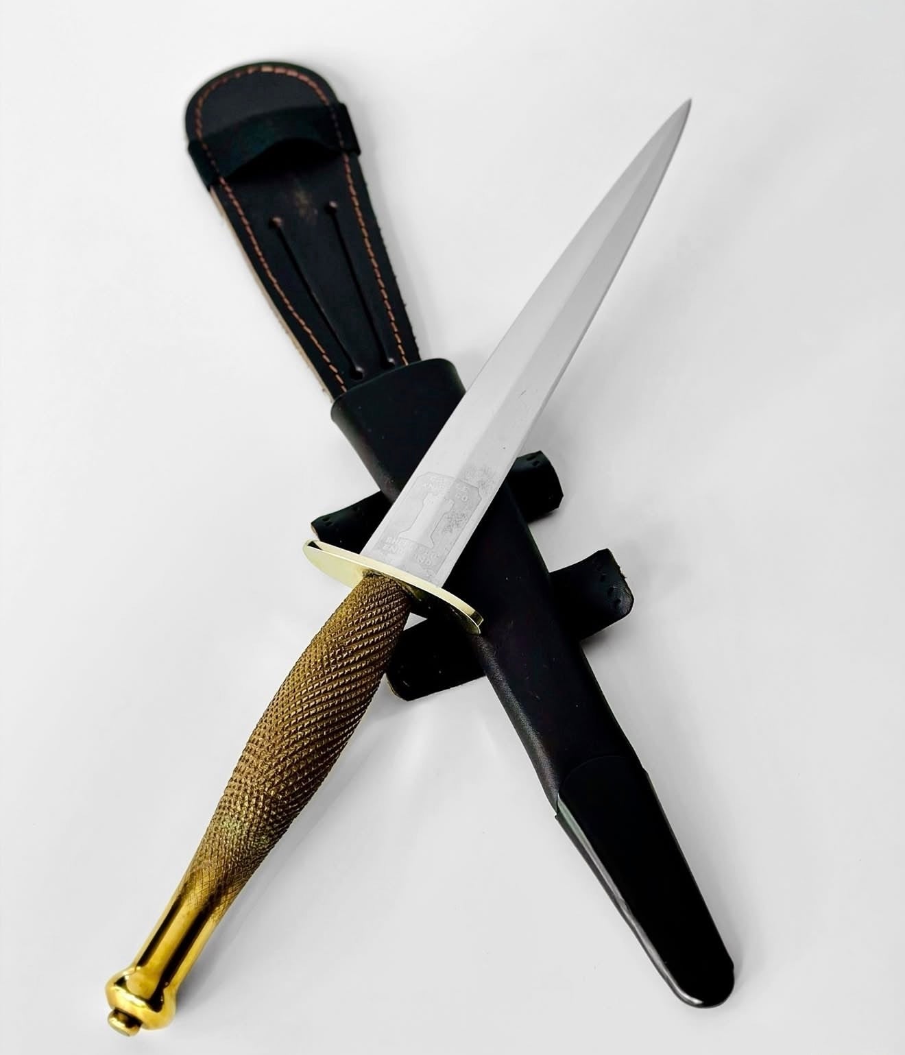 W.E. Fairbairn Signature Model, by Wm.(Castle Knife Company), WWII FS KNIFE Unique Blades Runner