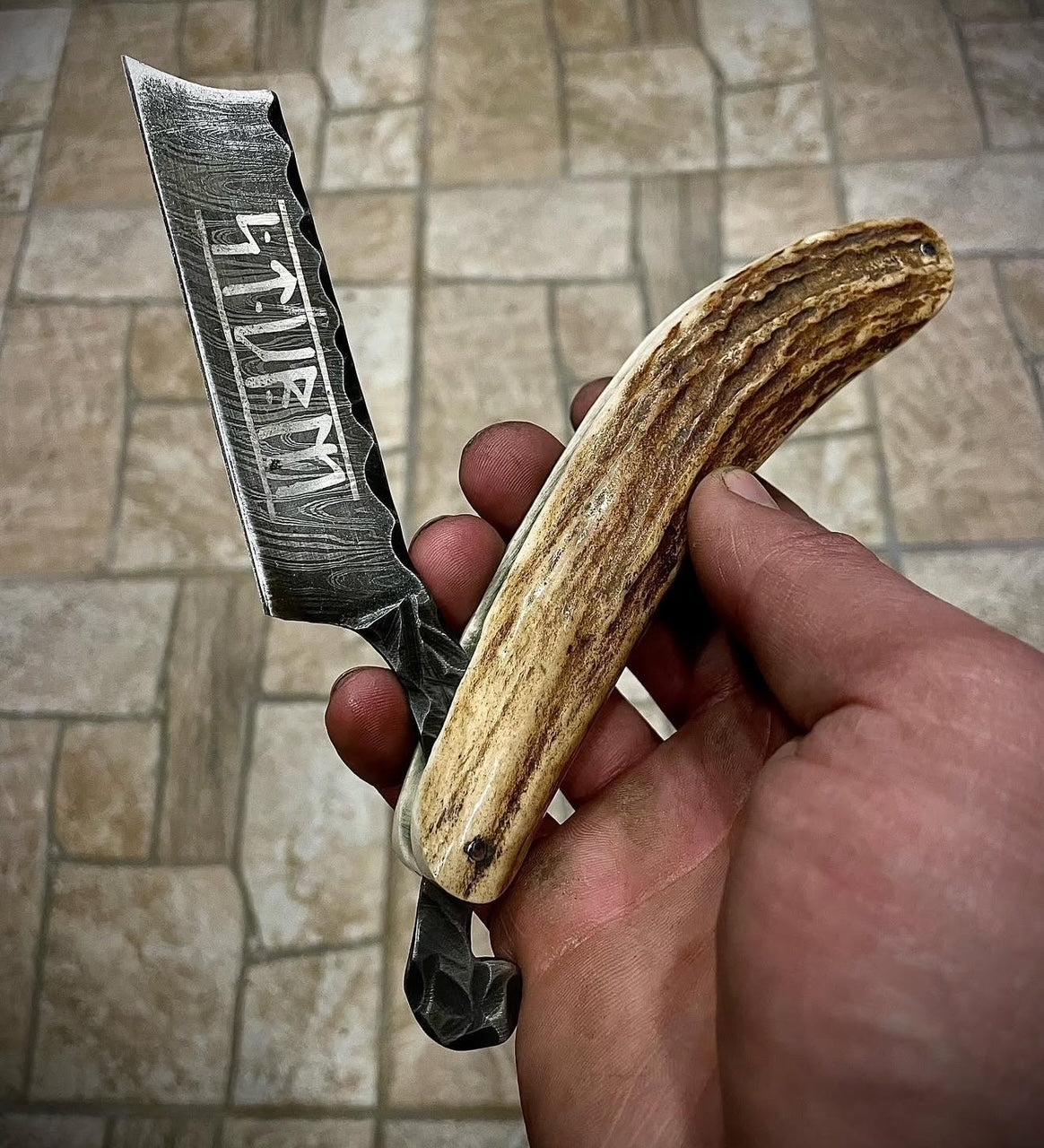 Damascus Steel Straight Razor | Handmade Stag Horn Folding Shaving Razor Unique Blades Runner