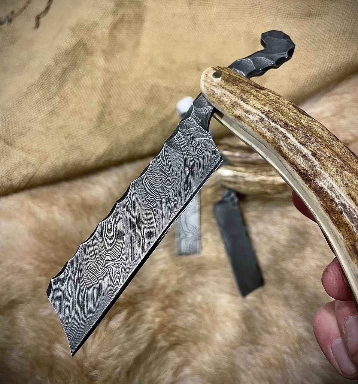 Damascus Steel Straight Razor Set | Handmade Stag Horn Shaving Razors Unique Blades Runner