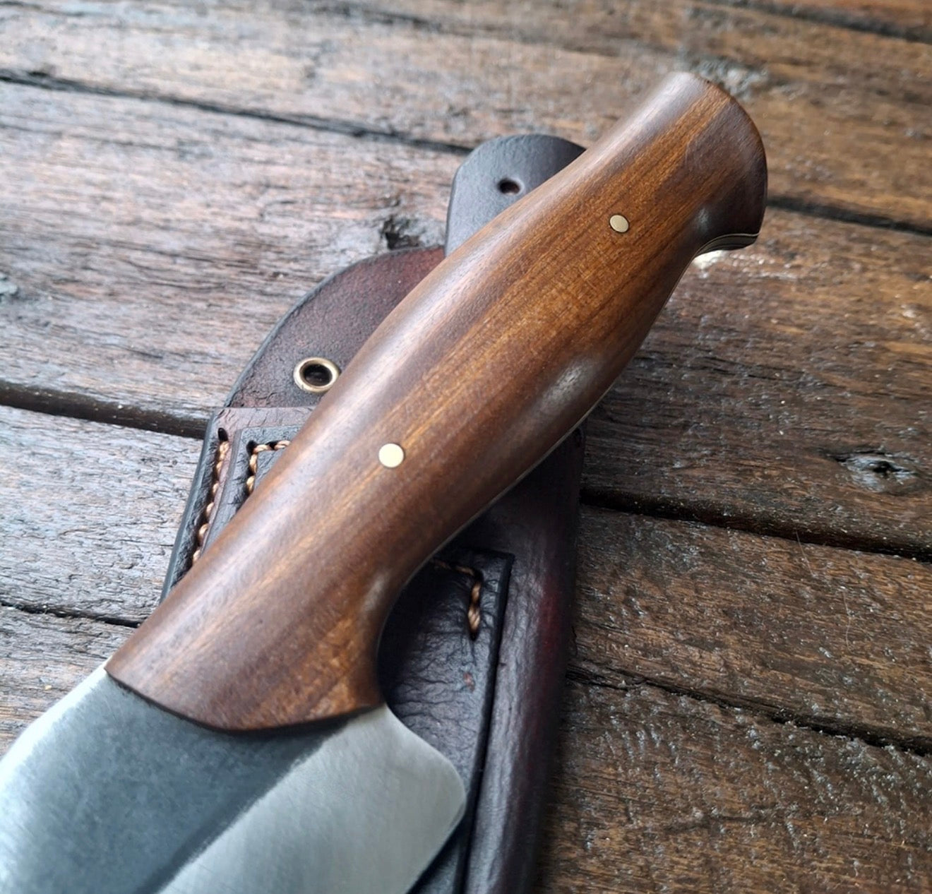 Handmade Bushcraft Knife with Walnut Wood Handle & Leather Sheath Unique Blades Runner