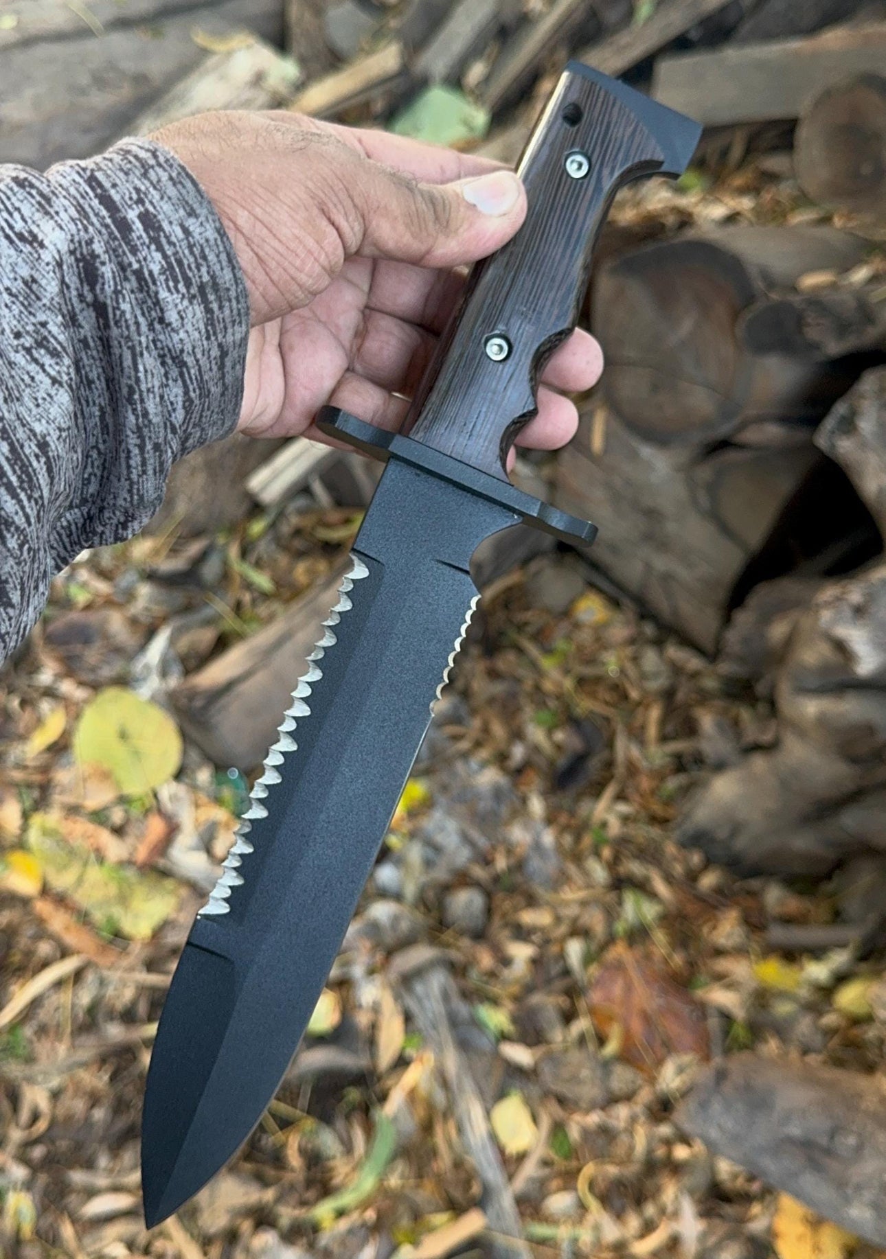 Sawback Bowie Knife Full Tang –  Survival Blade with Wenge Wood Grip Unique Blades Runner