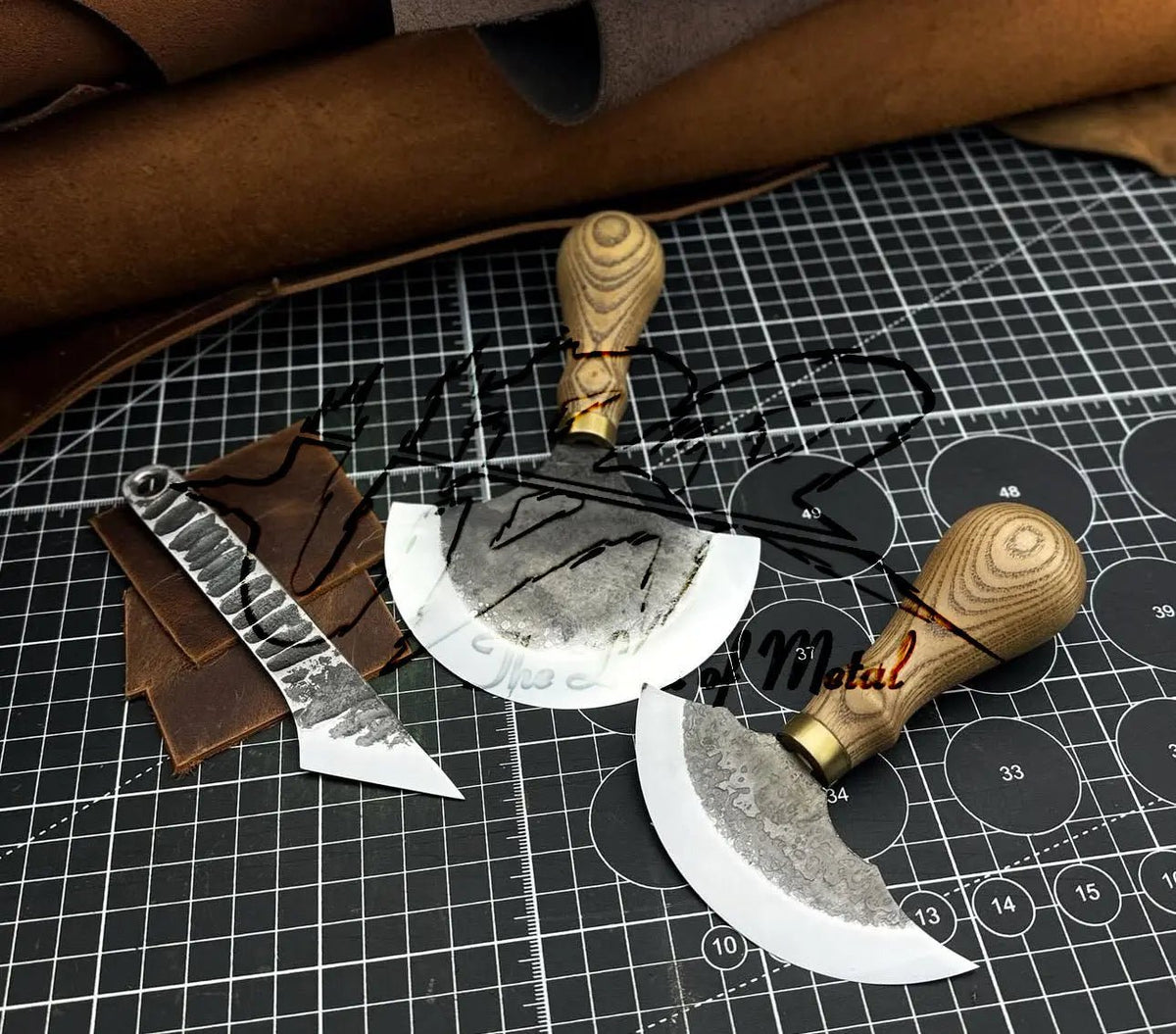 Custom Leather Craft Ulu Knife & Kiridashi Set – Handmade with Carved Wood Handles - Unique Blades Runner
