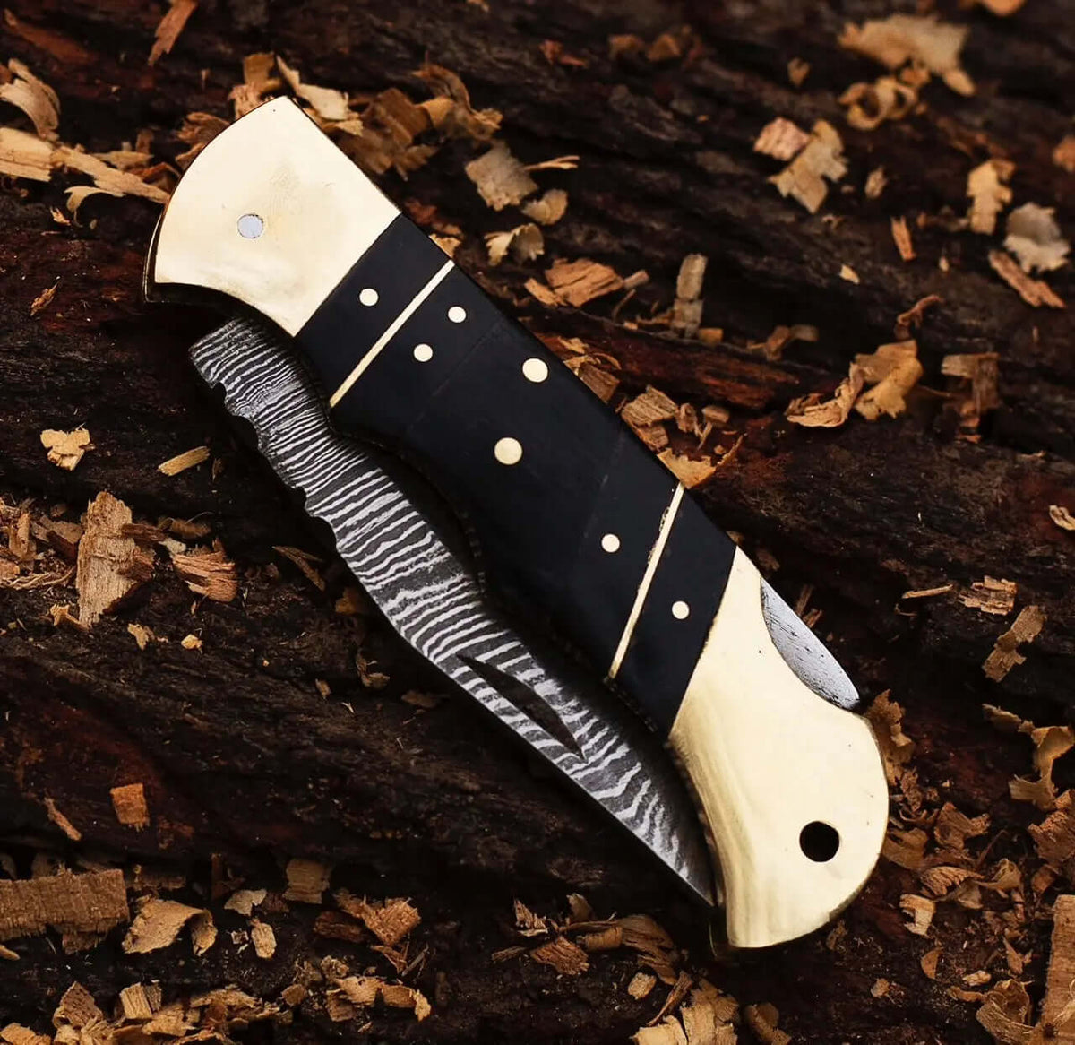 Damascus Steel Pocket Knife – Steel & Horn Handle Folding Knife - Unique Blades Runner