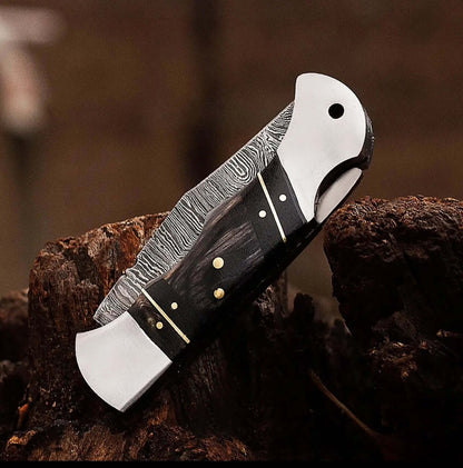 Damascus Steel Pocket Knife – Steel & Horn Handle Folding Knife - Unique Blades Runner