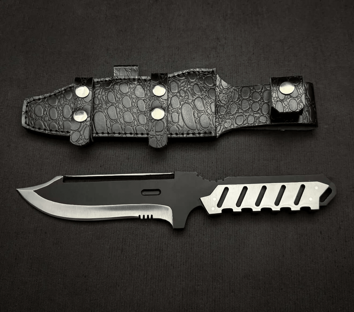 MGS4 Knife Replica | Solid Snake Metal Gear Inspired Collectible Blade - Unique Blades Runner