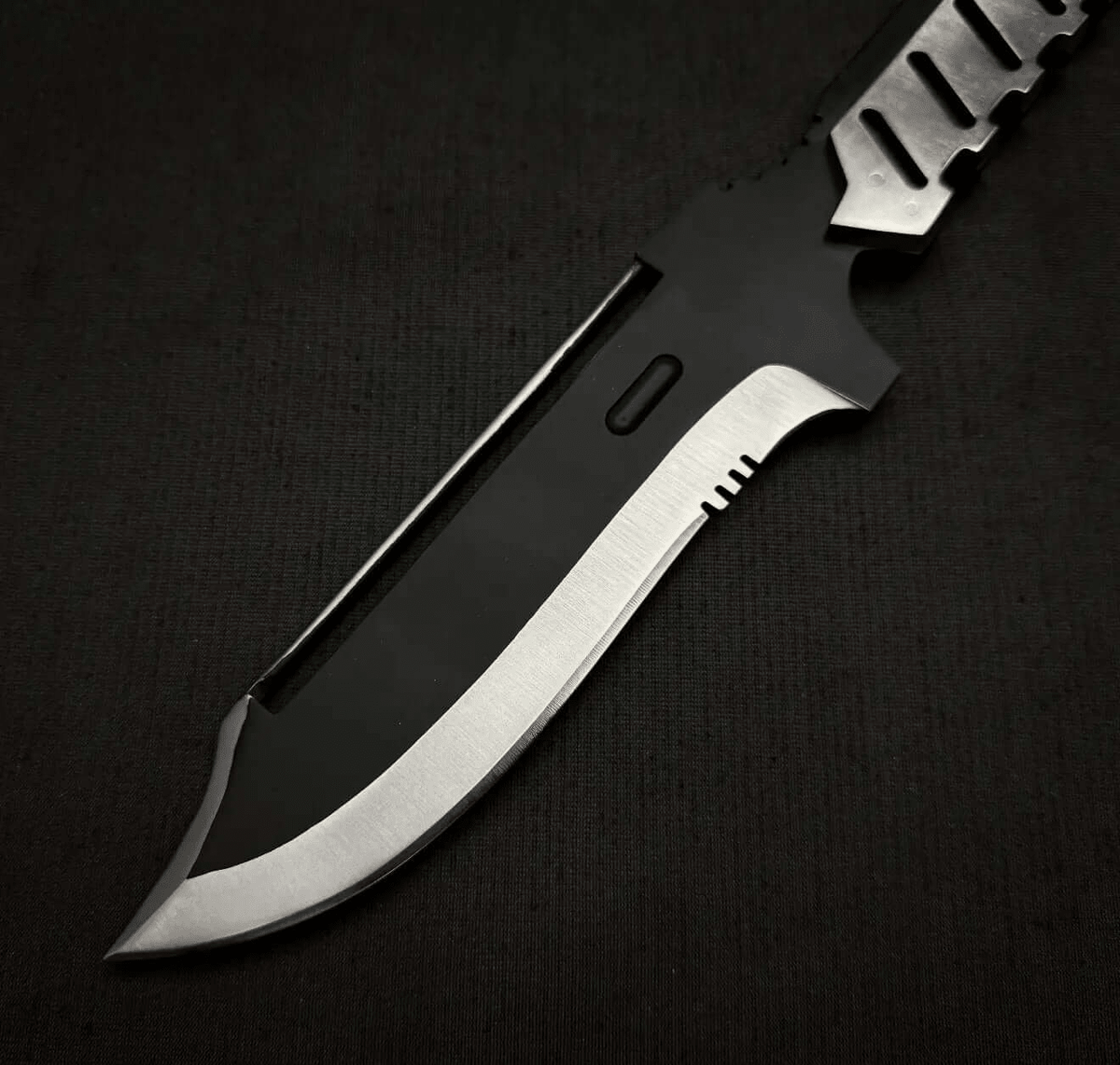MGS4 Knife Replica | Solid Snake Metal Gear Inspired Collectible Blade - Unique Blades Runner