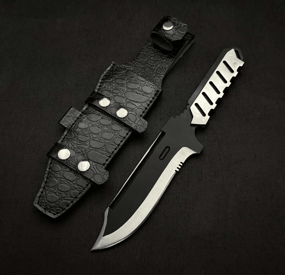 MGS4 Knife Replica | Solid Snake Metal Gear Inspired Collectible Blade - Unique Blades Runner