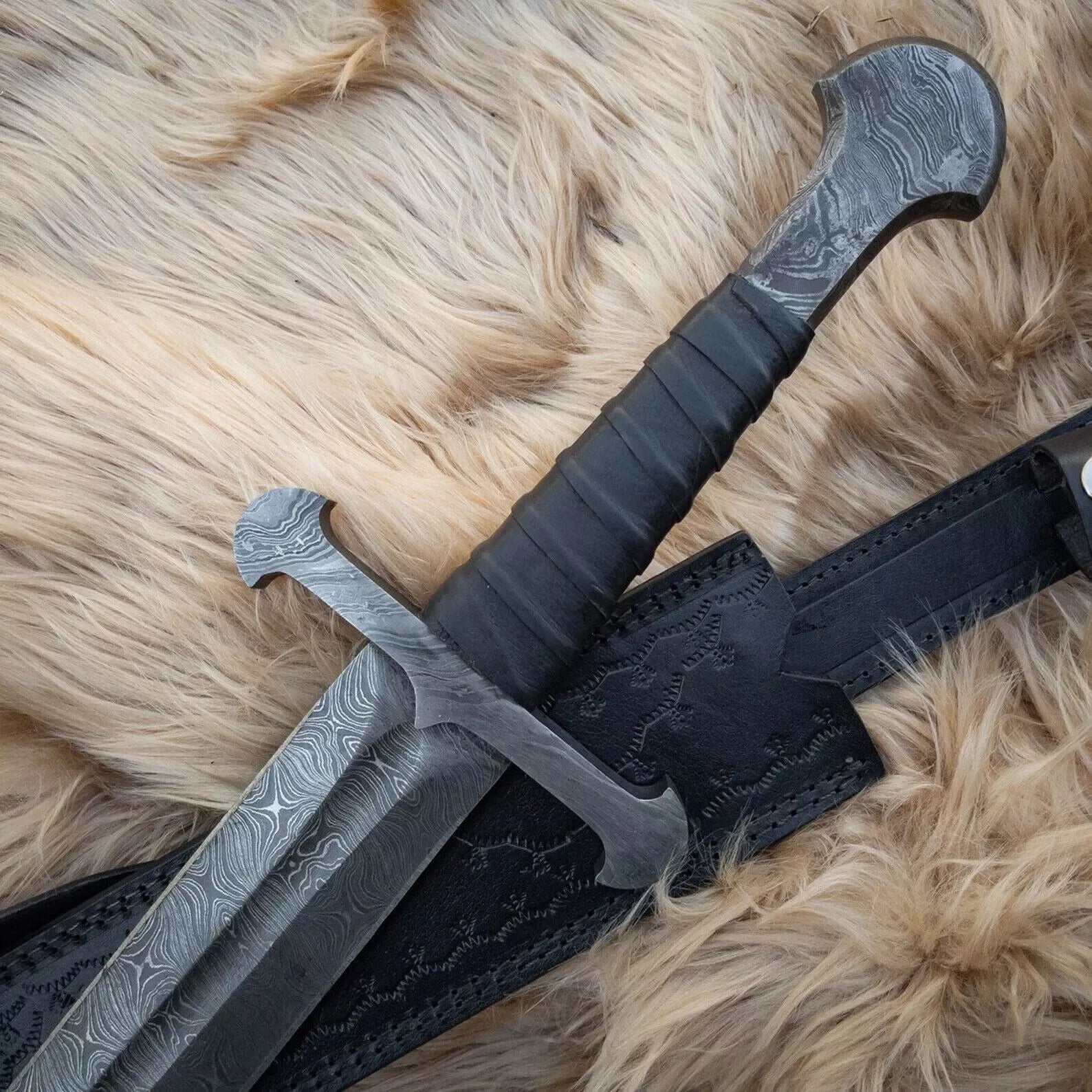 Roman Gladius Sword – Handmade Damascus Steel Blade, Collectible with Sheath Unique Blades Runner
