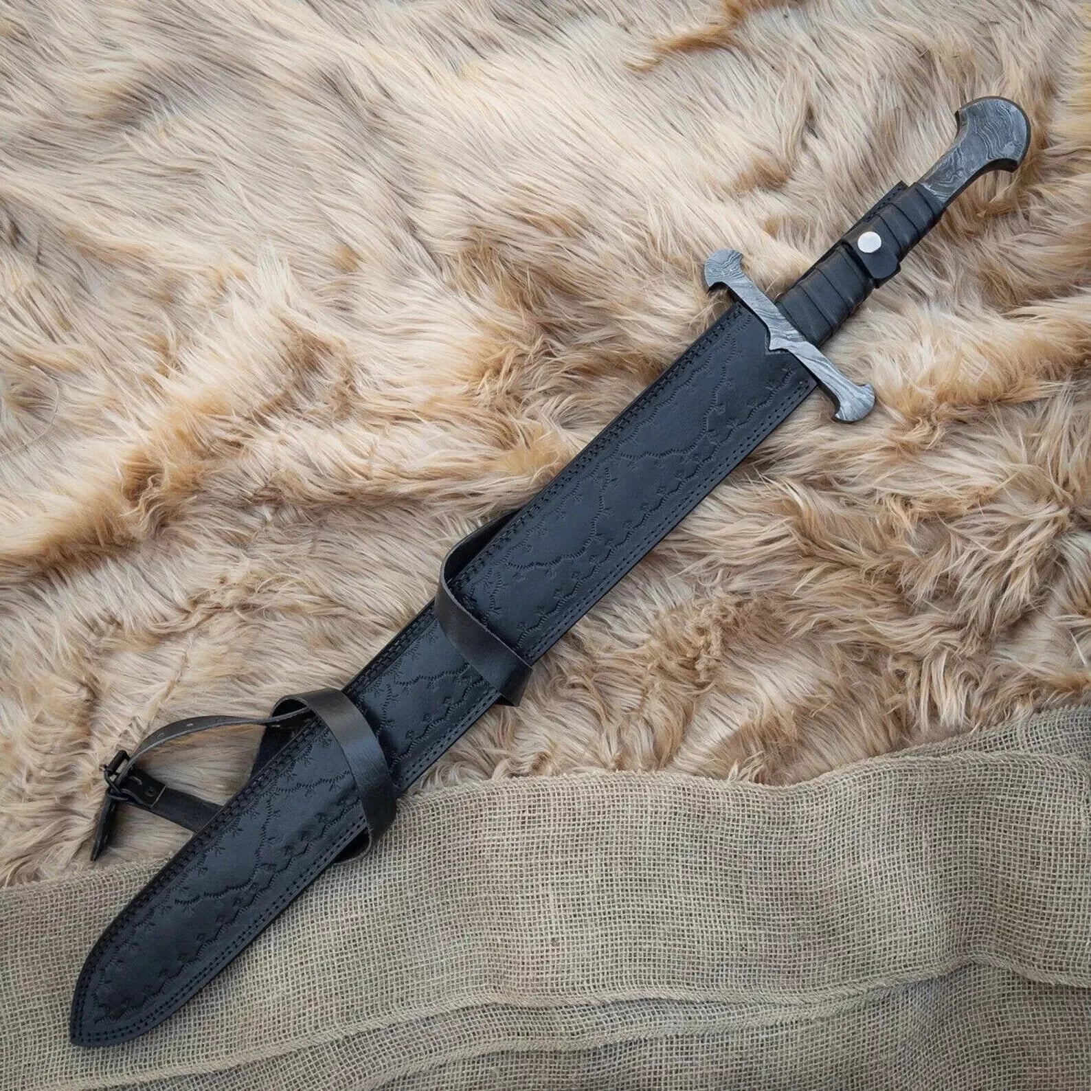 Roman Gladius Sword – Handmade Damascus Steel Blade, Collectible with Sheath Unique Blades Runner