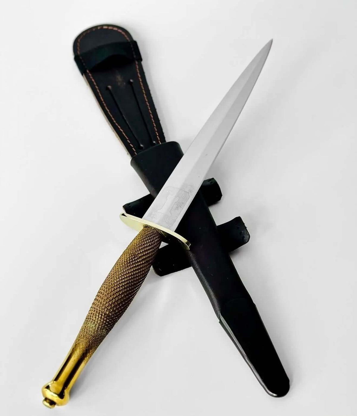 W.E. Fairbairn Signature Model, by Wm.(Castle Knife Company), WWII FS KNIFE - Unique Blades Runner
