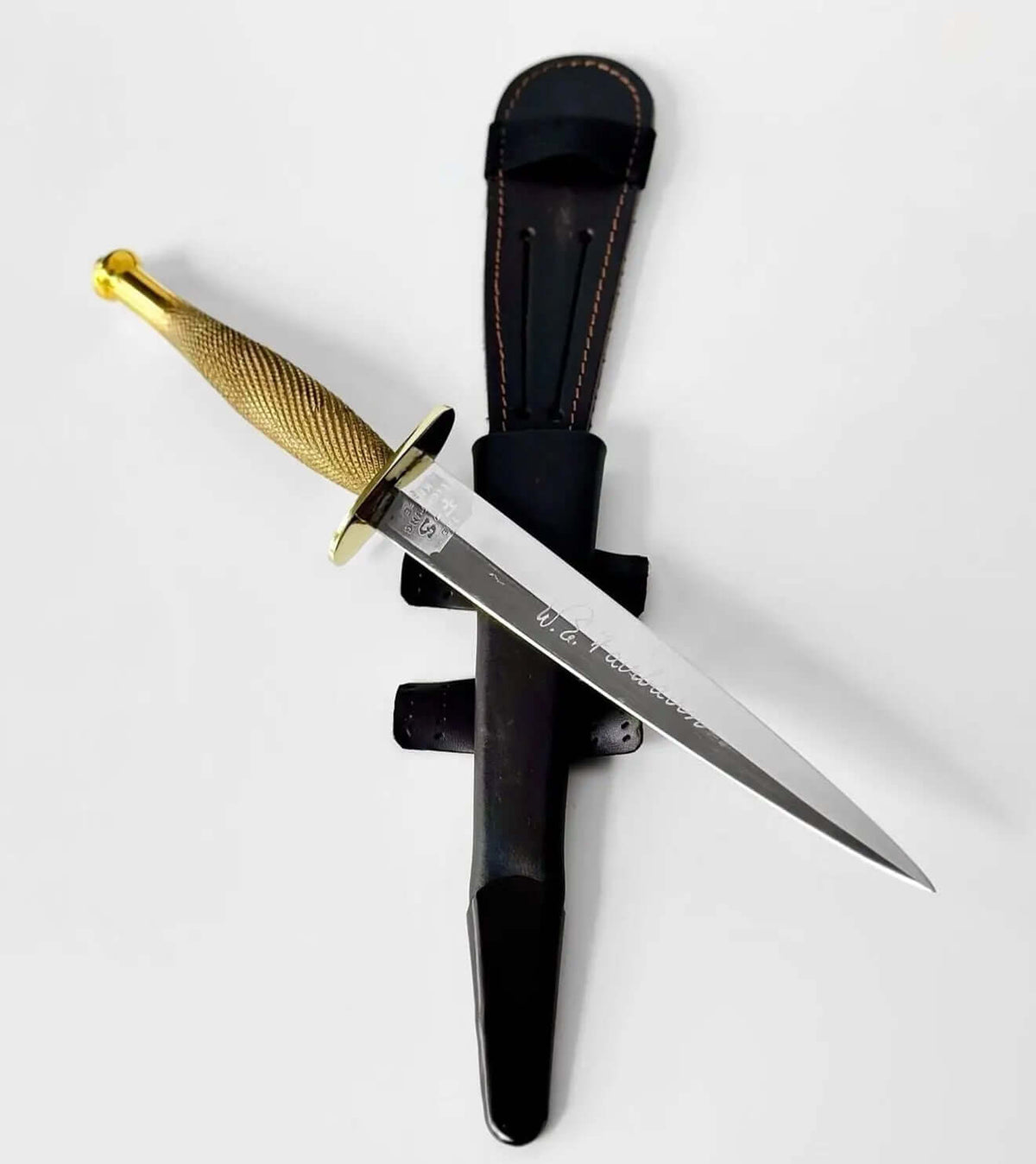 W.E. Fairbairn Signature Model, by Wm.(Castle Knife Company), WWII FS KNIFE - Unique Blades Runner